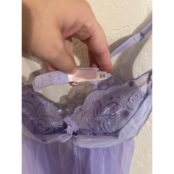 Victoria’s Secret Purple Semi Sheer Floral Twist Front Négligée - Picture 7 of 10
